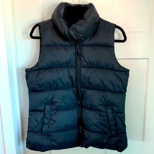 Old Navy Puffer Vest size M